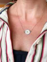 Load image into Gallery viewer, Daisy Dainty Necklace