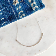 Load image into Gallery viewer, Hammered Curved Bar Layering Dainty Necklace